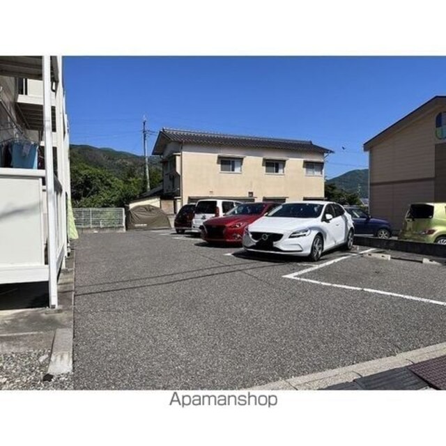 Ｓｕｒｐｌｕｓ　ＴｗｏリスンＡ[2DK/45.55m2]の駐車場