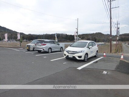ハートフル信楽[2DK/39m2]の駐車場