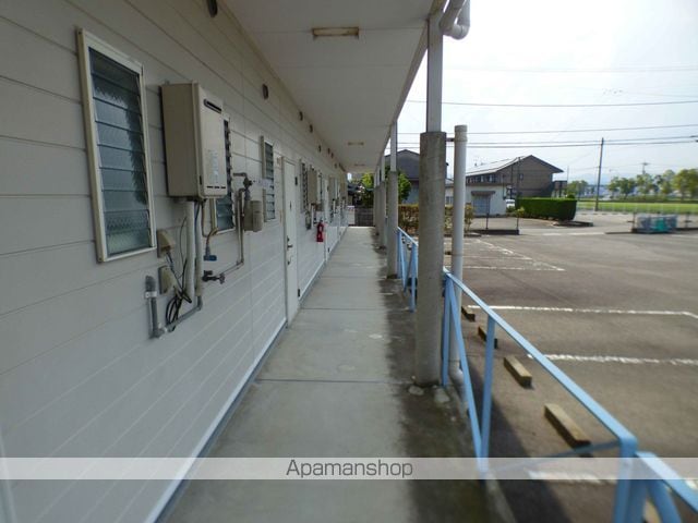 ユミハイツI・IIの玄関写真
