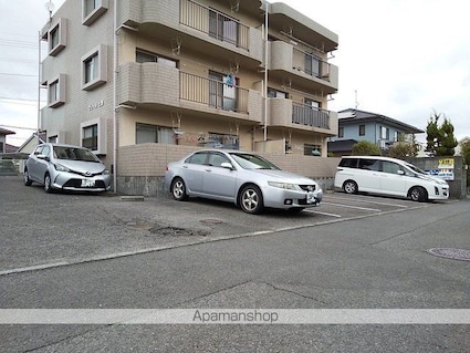 ヴェール上野[2LDK/53.01m2]の駐車場