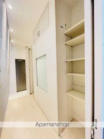 SLANT WALLSの内装写真