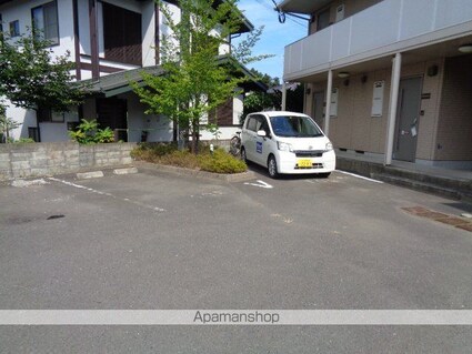 アーバンクラーク[1K/28.2m2]の駐車場