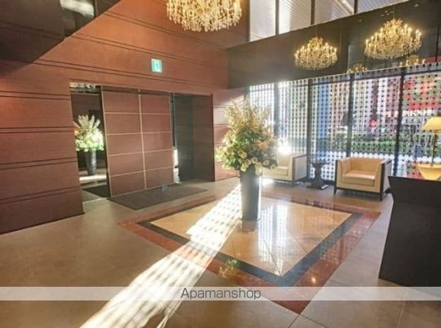 ロイヤルパークス大名の玄関写真
