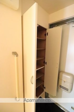 レオネクストミント[1R/33.7m2]の玄関