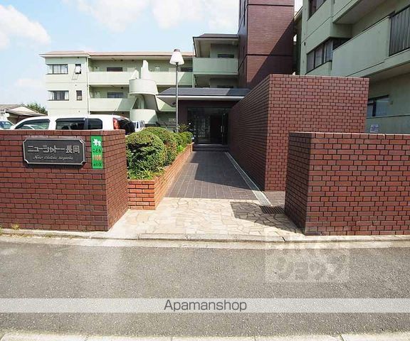 ニューシャトー長岡の玄関写真