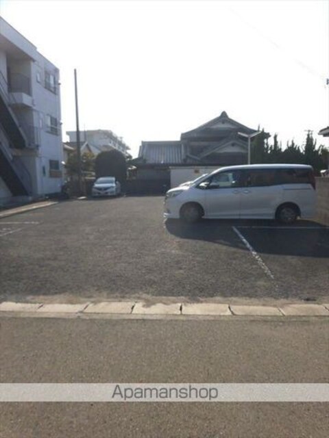 和歌山県和歌山市神前[2DK/46m2]の駐車場