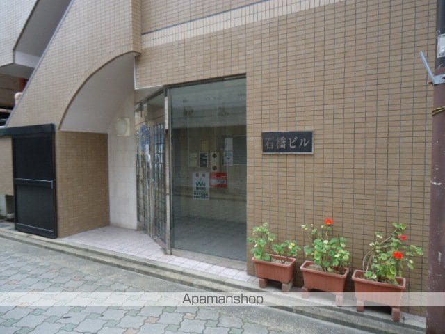 石橋ビルの玄関写真