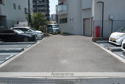 セイクレッド[3LDK/72.5m2]の駐車場1