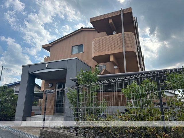 アースマーシマンションIIの外観写真