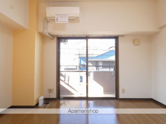 オリーブの内装写真