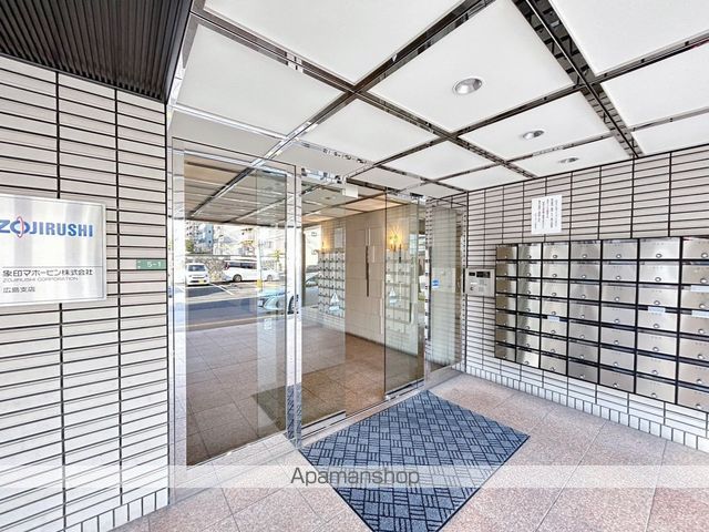 ラポール小町の玄関写真