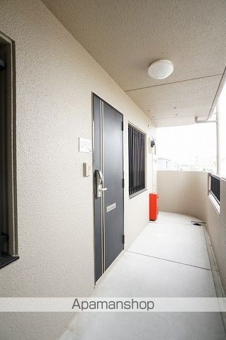 アヴニール愛野の玄関写真