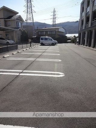 チノ　デント　Ｋ[2LDK/61.7m2]の駐車場