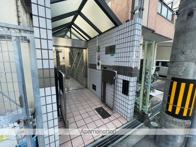 グランドコート新大阪の玄関写真
