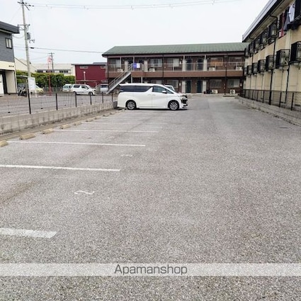 レオパレス眺湖Ⅰ[1K/22.35m2]の駐車場1