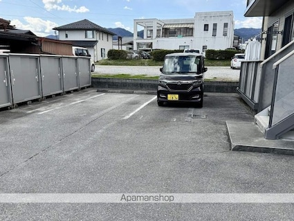 ウェルメイド壱番館[2LDK/54.57m2]の駐車場