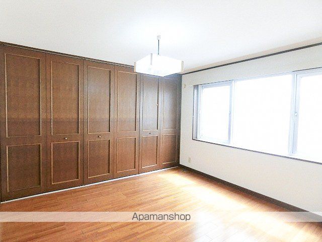 札幌市南区 3階建 築38年の内装写真