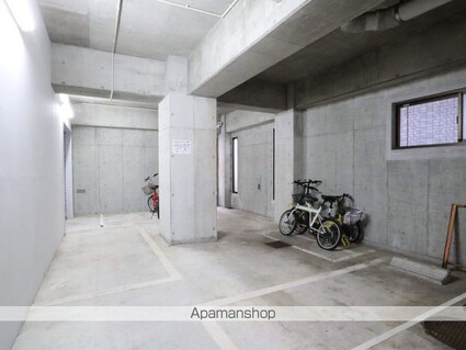 ドール丸の内[1K/21.15m2]の駐車場