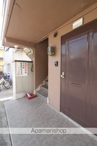 ホープ伊島B棟の玄関写真