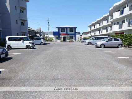 ブルージュ[2LDK/52.8m2]の駐車場