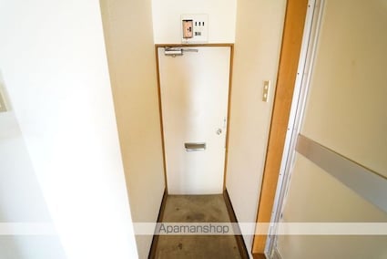 ヴィラ・ドゥマン[1K/19.87m2]の玄関