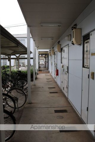 レオパレス新涯ロータスB棟の玄関写真