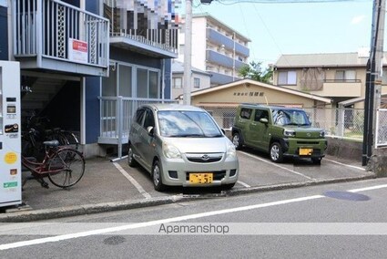 リバーサイド和泉[3DK/48.56m2]の駐車場