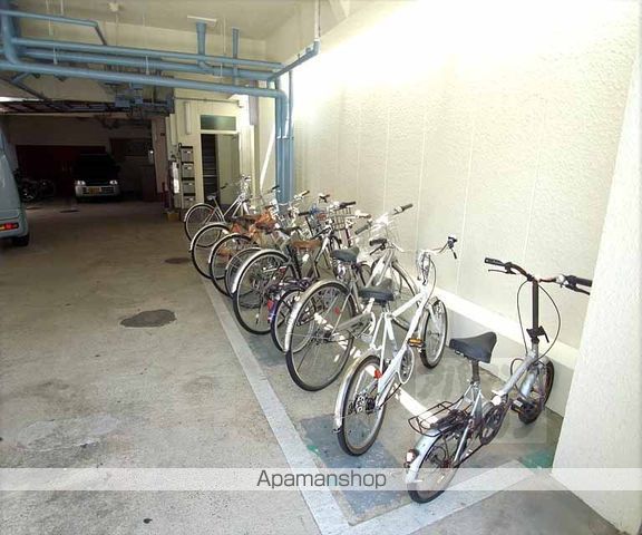 和プレジデント三条の玄関写真