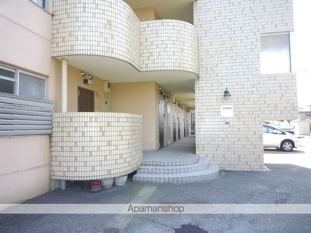 ジョイナス四ツ葉町 B棟の玄関写真