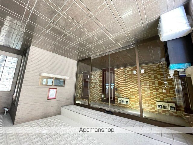 レジデンスカープ大宮の玄関写真