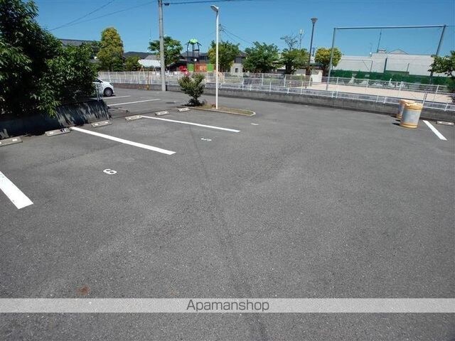 レオパレスアプリコーゼ[1K/23.18m2]の駐車場