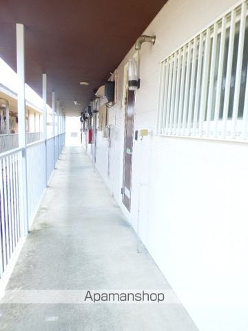 ビューパレーD棟の玄関写真