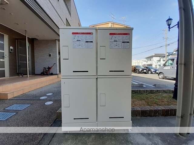 エレガンシア レジデンスの玄関写真
