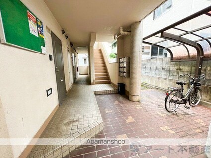 グラフティ桑原[1LDK/36m2]のエントランス2