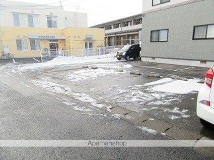 ジョイフル月が丘[2K/36.43m2]の駐車場