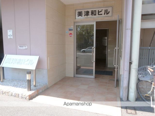 美津和ビルの玄関写真