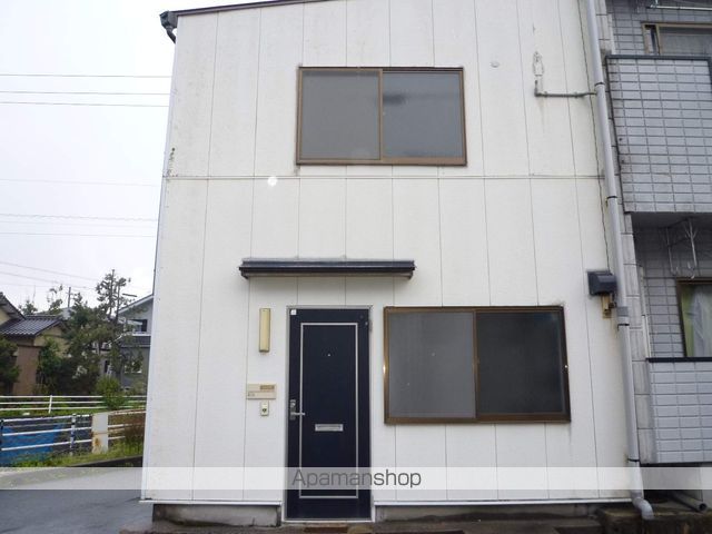 カーム松並の玄関写真