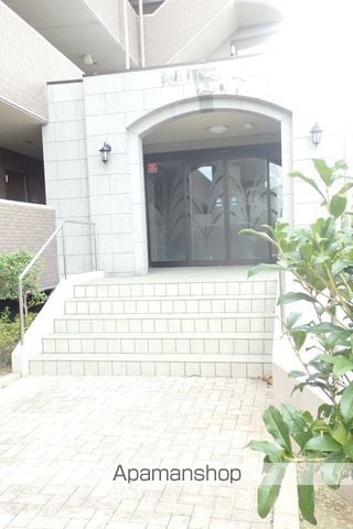 ベルフラワー参番館の玄関写真