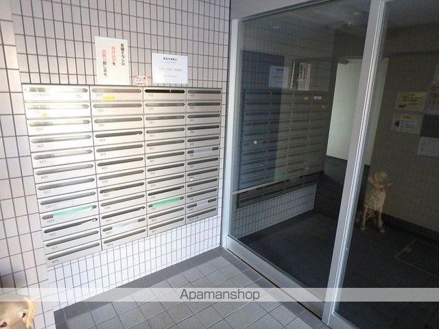 美工ビルの玄関写真