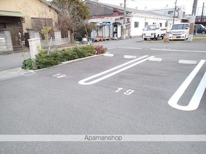 和歌山県和歌山市小雑賀[2LDK/62.03m2]の駐車場2