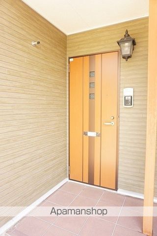 シルキーエトアールAの玄関写真