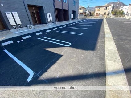 クラール鶴市フロイデＣ[1LDK/50.14m2]の駐車場