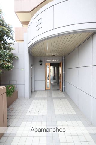 ドゥーミル東原の玄関写真