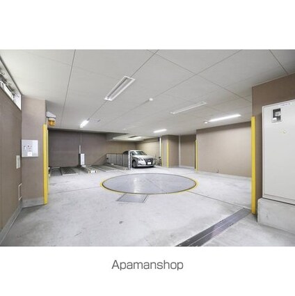 コンフォリア西早稲田[1LDK/46.61m2]の駐車場3