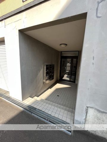 レユシール参番館の玄関写真