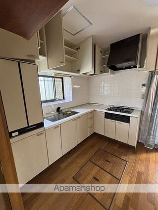 事務所兼店舗住宅[4DK/159.37m2]のキッチン
