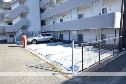 レーベンス柏木[1K/27.06m2]の駐車場