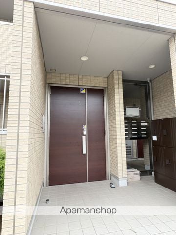 I.ヴィレッジ WESTの玄関写真