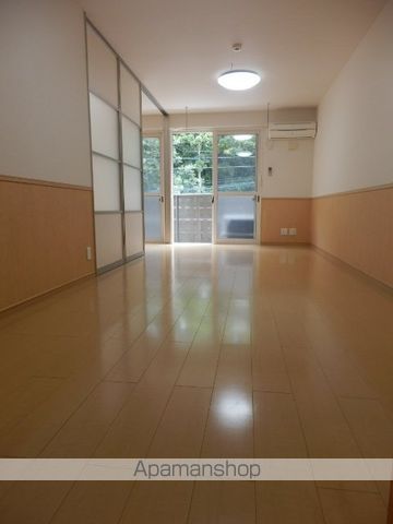 グリーンコート貝塚3号館の内装写真