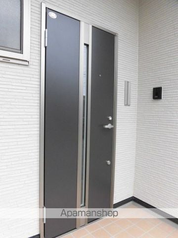 グランディア中山の玄関写真